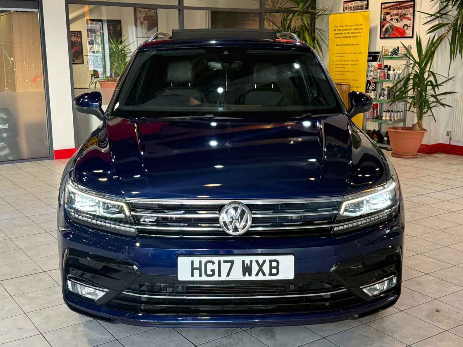 2017 Volkswagen TIGUAN 2.0 TDI BlueMotion Tech R-Line, exterior view 2