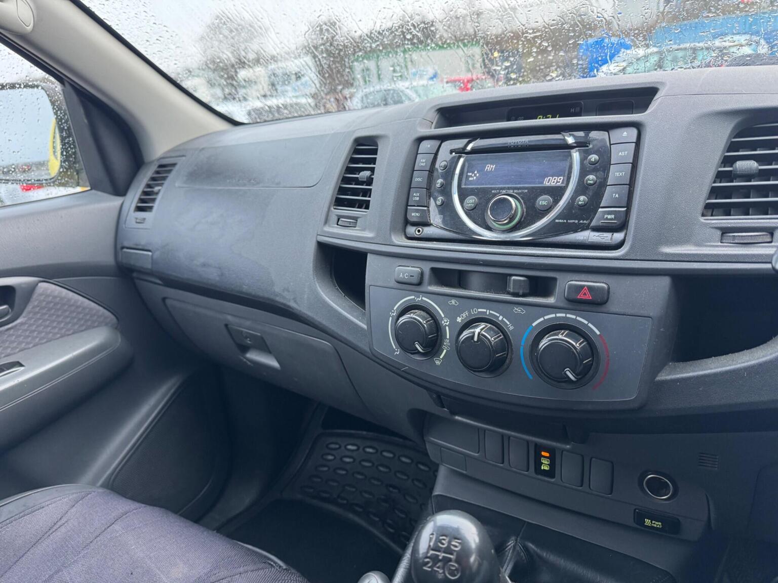 2012 Toyota HILUX 2.5 D-4D HL2 4WD Euro 5 4dr, exterior view 2
