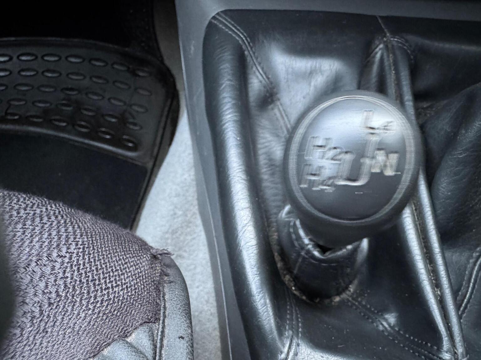 2012 Toyota HILUX 2.5 D-4D HL2 4WD Euro 5 4dr, exterior view 4