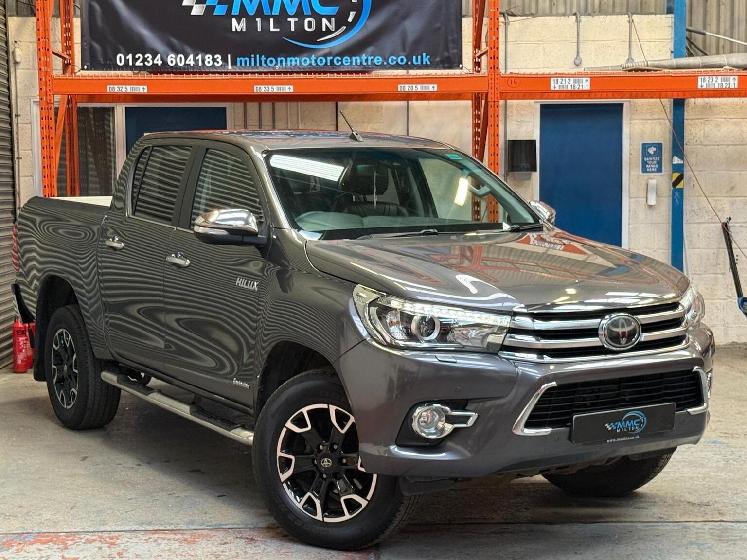 2016 Toyota HILUX 2.4 D-4D Invincible X Auto 4WD Euro 6 4dr (TSS) for sale, exterior front view