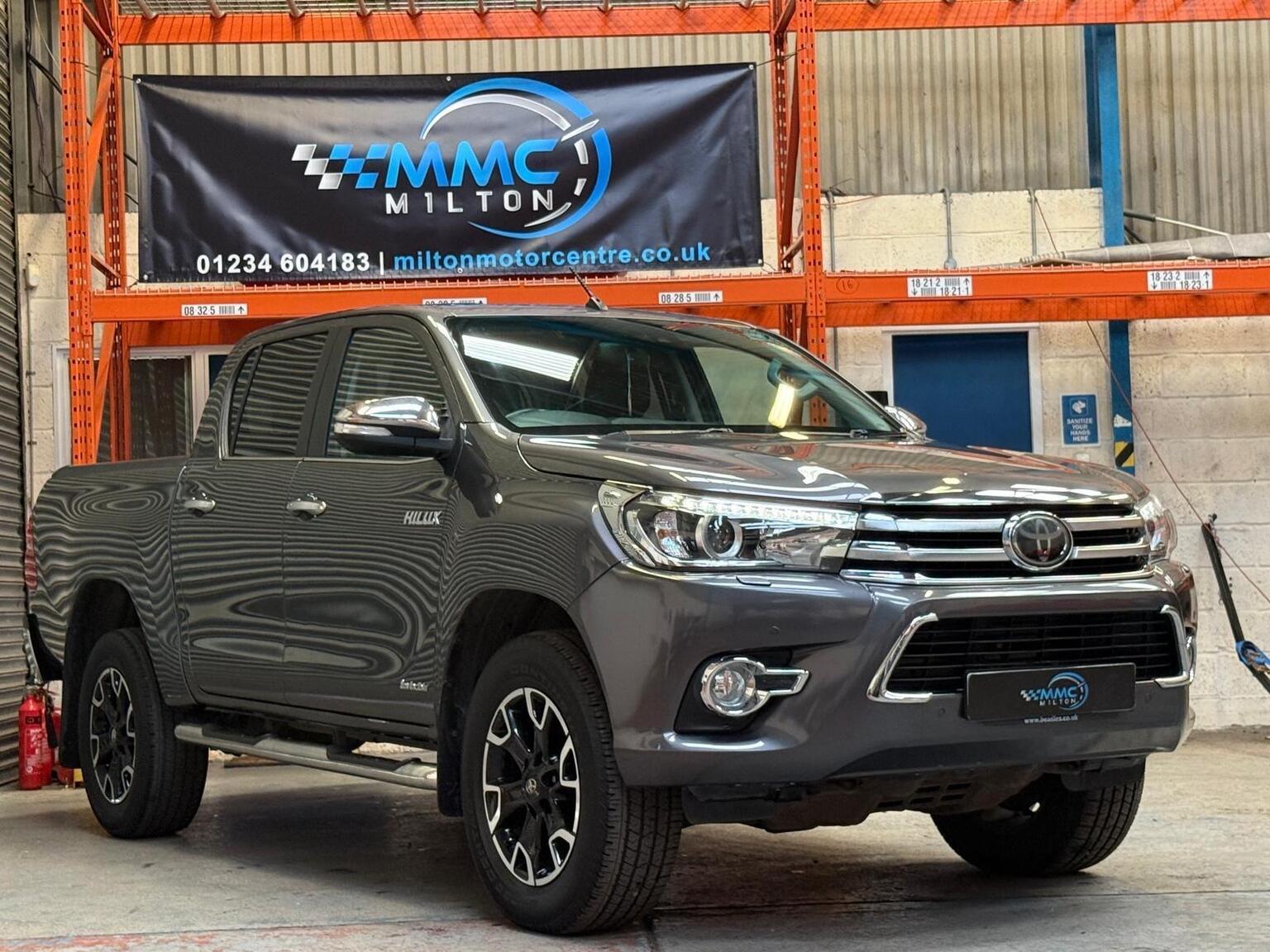 2016 Toyota HILUX 2.4 D-4D Invincible X Auto 4WD Euro 6 4dr (TSS), exterior view 3