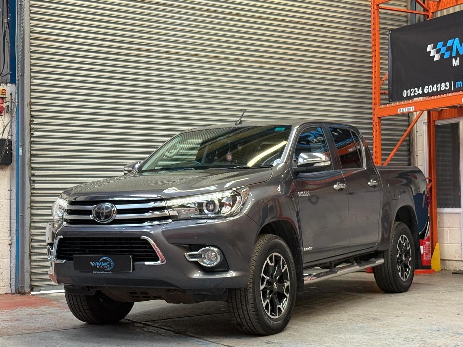 2016 Toyota HILUX 2.4 D-4D Invincible X Auto 4WD Euro 6 4dr (TSS), exterior view 4
