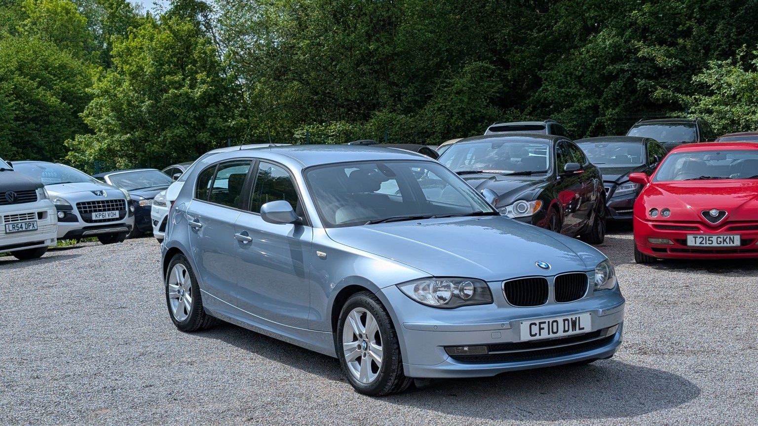 2010 BMW 1 SERIES 2.0 116i SE 5 door, exterior view 2