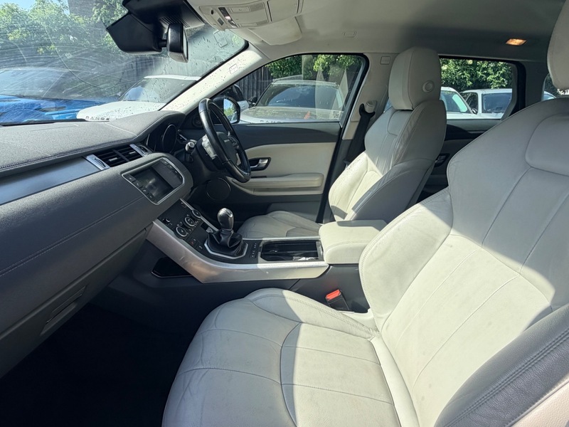 2017 Land Rover Range Rover Evoque TD4 SE, exterior view 2