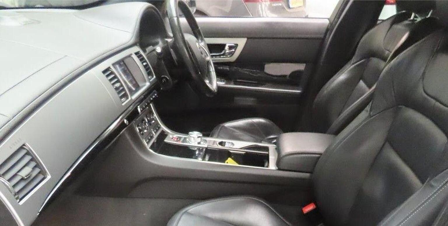 2015 Jaguar XF 2.2d R-Sport Black Sportbrake Auto Euro 5 (s/s) 5dr, exterior view 2