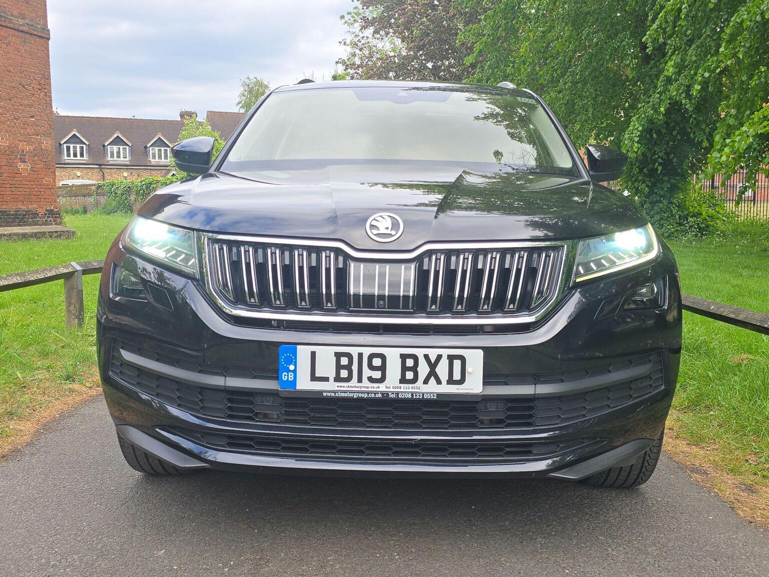 2019 Skoda KODIAQ 1.5 TSI ACT Laurin & Klement DSG 4WD Euro 6 (s/s) 5dr (7 Seat), exterior view 2