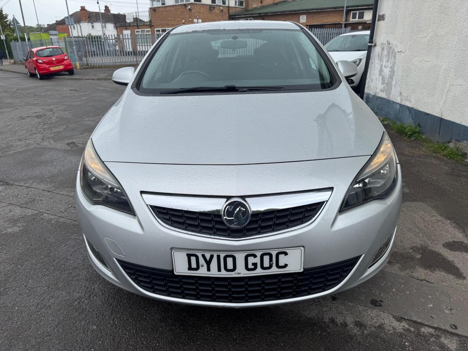 2010 Vauxhall ASTRA 1.4T 16v SRi Euro 5 5dr, exterior view 3