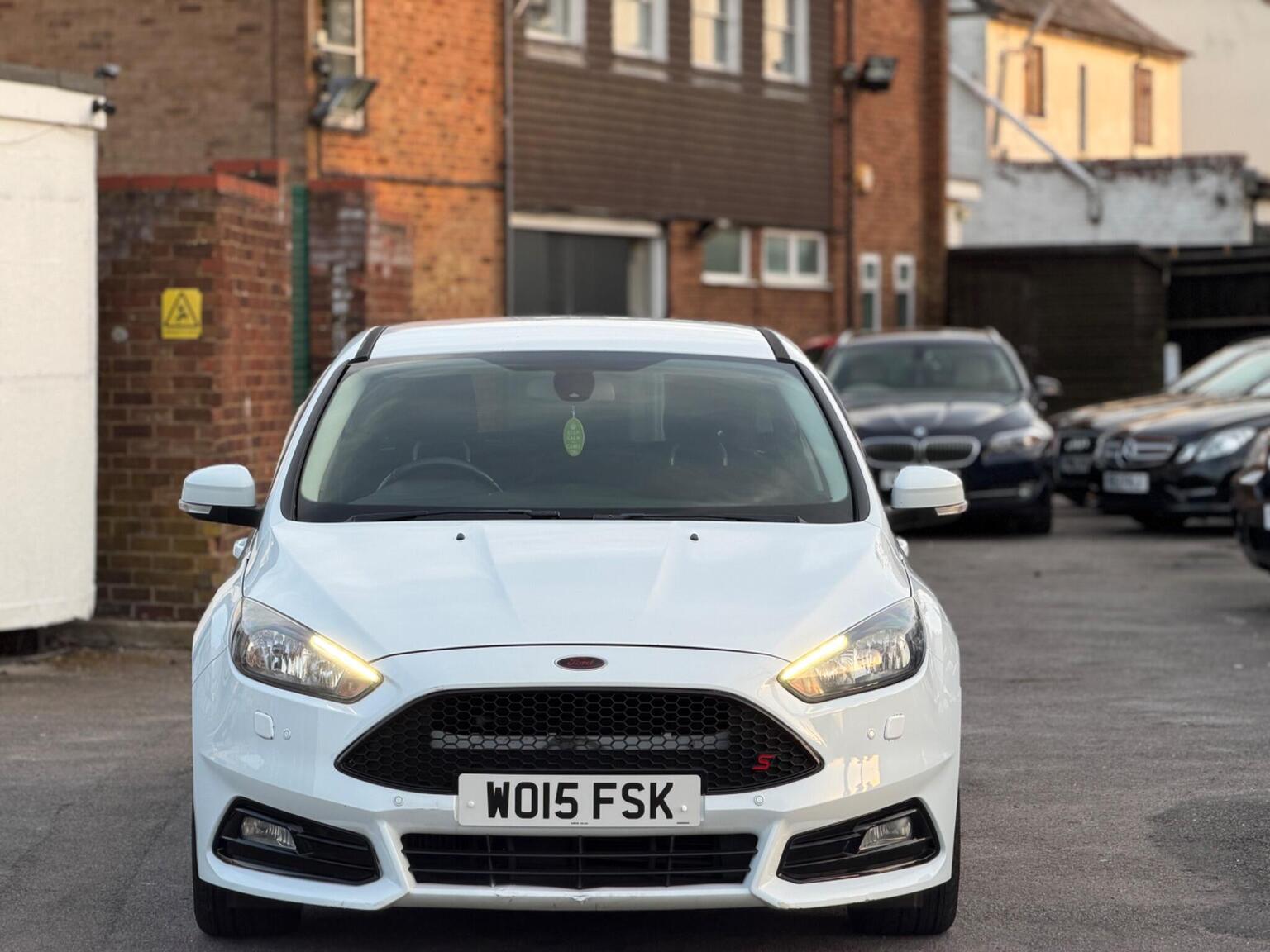 2015 Ford FOCUS 1.6 TDCi Zetec S Euro 5 (s/s) 5dr, exterior view 2