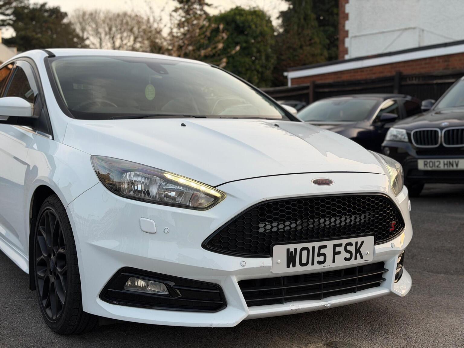 2015 Ford FOCUS 1.6 TDCi Zetec S Euro 5 (s/s) 5dr, exterior view 4