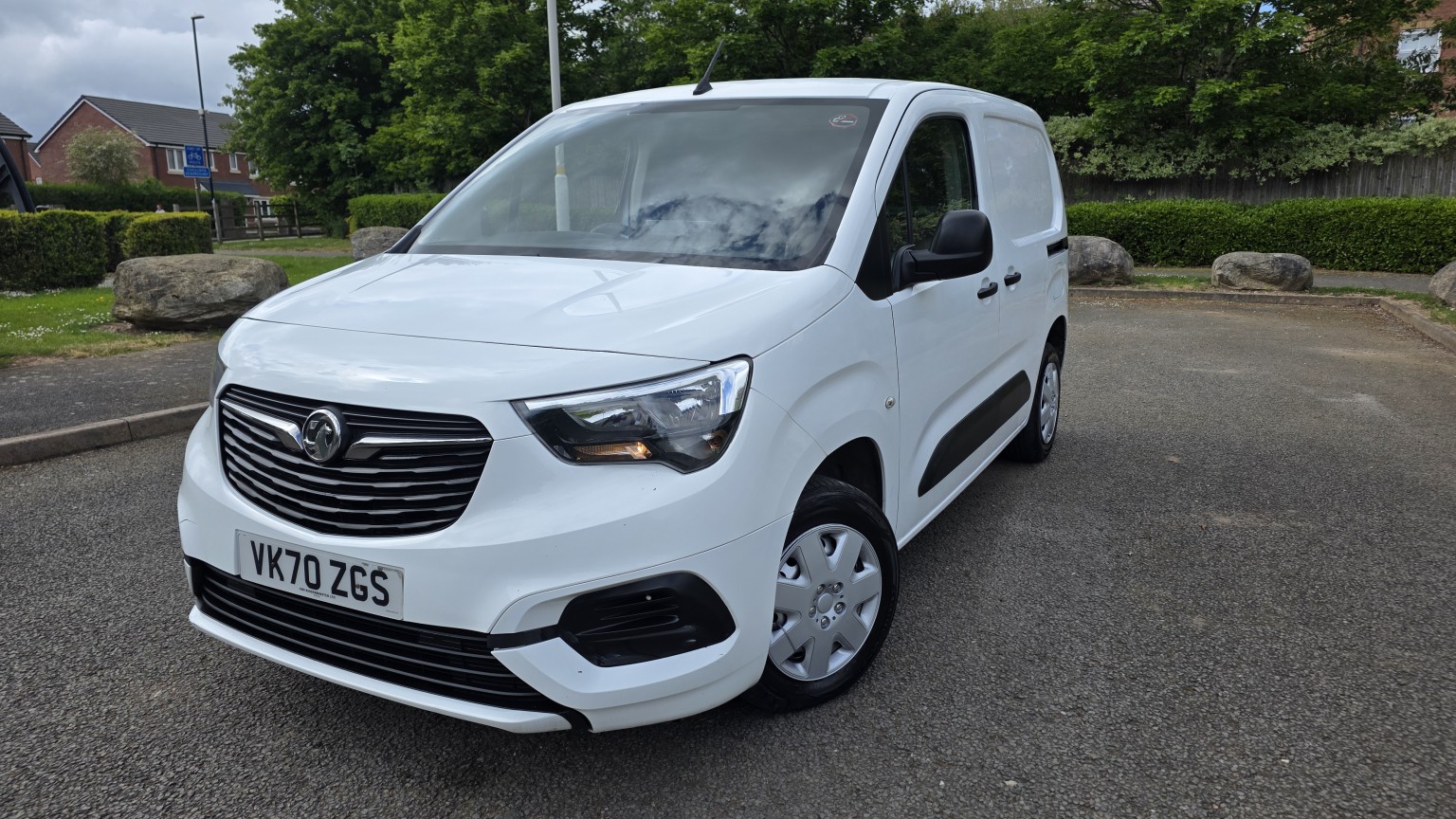 2020 Vauxhall COMBO 1.5 Turbo D 2000 Sportive, exterior view 3