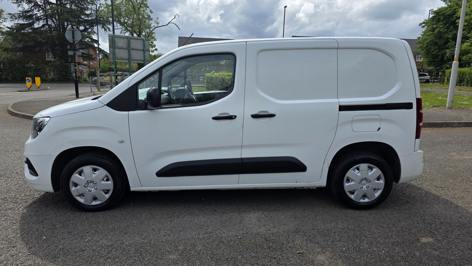 2020 Vauxhall COMBO 1.5 Turbo D 2000 Sportive, exterior view 4