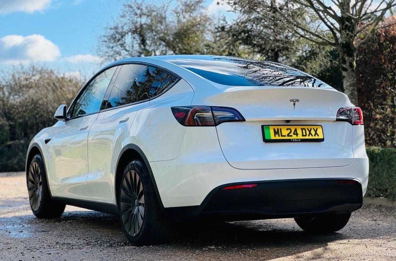 2024 Tesla MODEL Y Auto RWD 5dr, exterior view 4