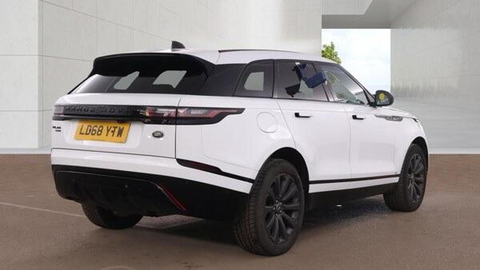 2018 Land Rover RANGE ROVER VELAR 2.0 D180 R-Dynamic SE Auto 4WD Euro 6 (s/s) 5dr, exterior view 3