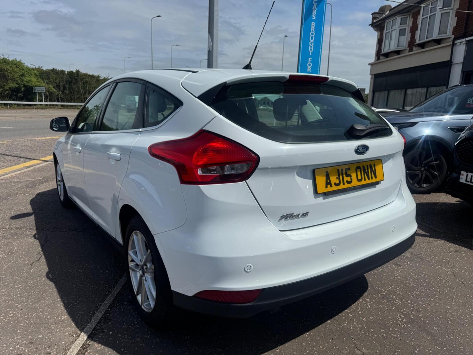 2015 Ford FOCUS 1.5 TDCi Zetec Euro 6 (s/s) 5dr, exterior view 3