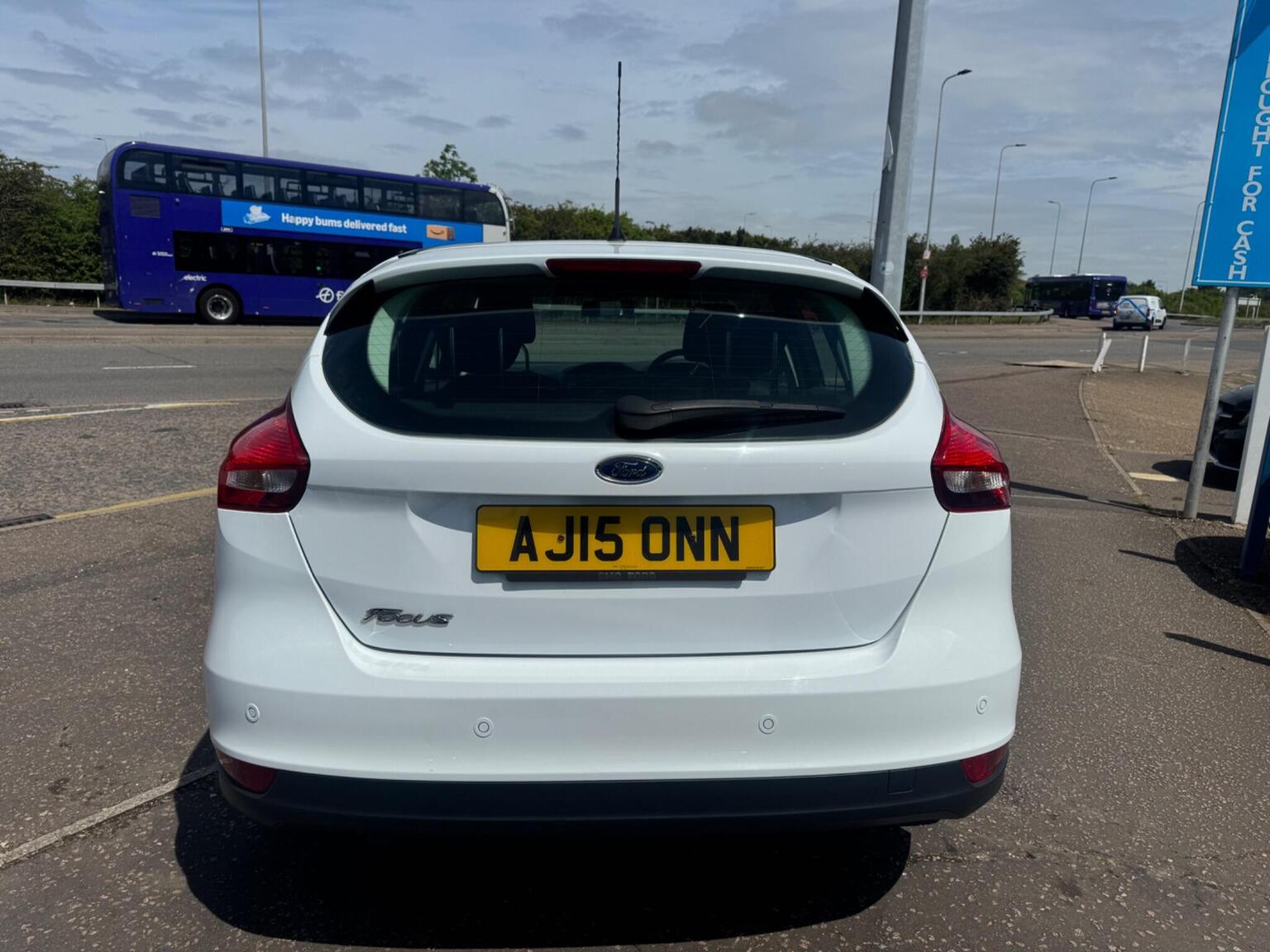 2015 Ford FOCUS 1.5 TDCi Zetec Euro 6 (s/s) 5dr, exterior view 4