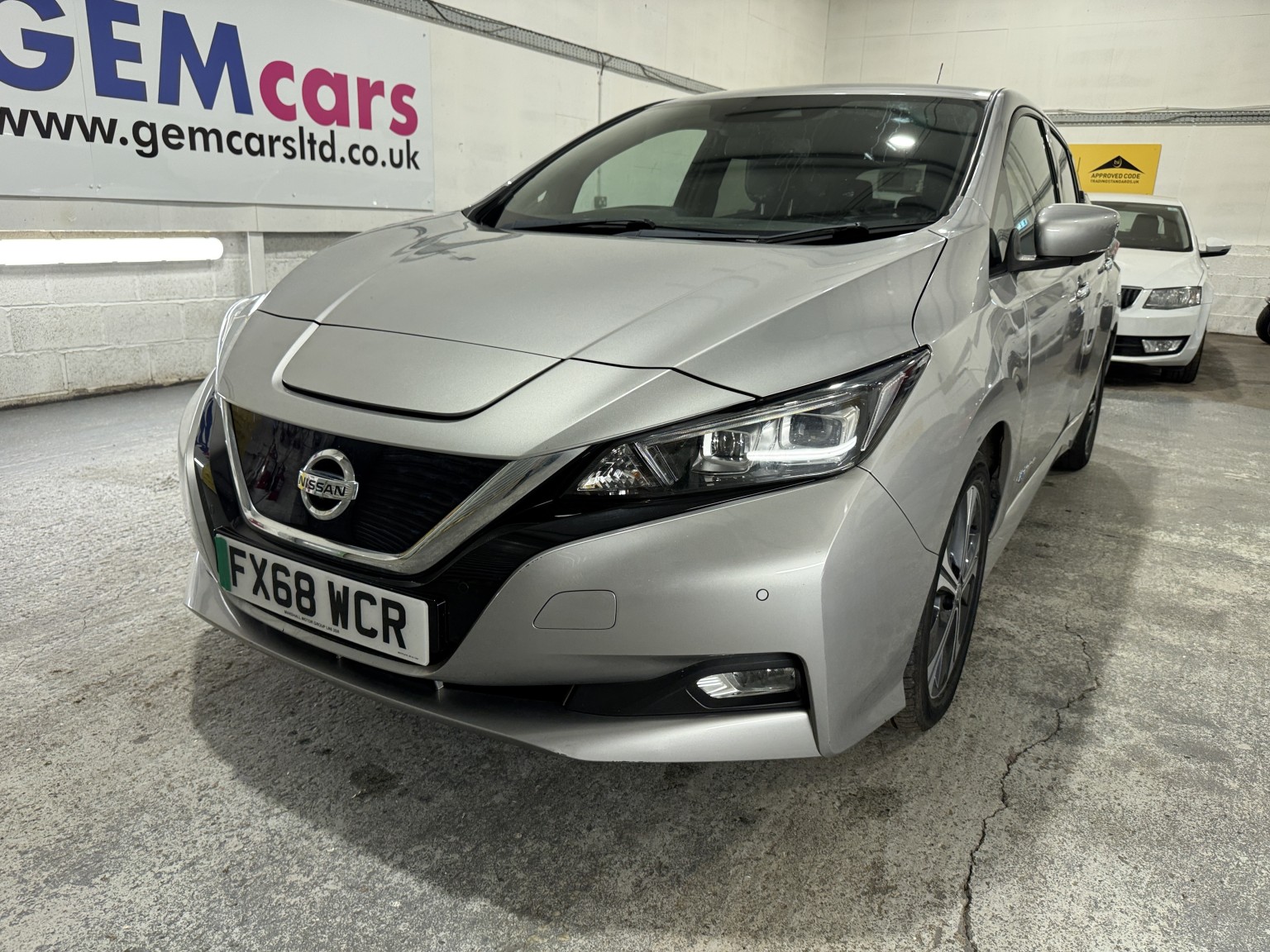 2018 Nissan LEAF 40kWh Tekna for sale, exterior front view