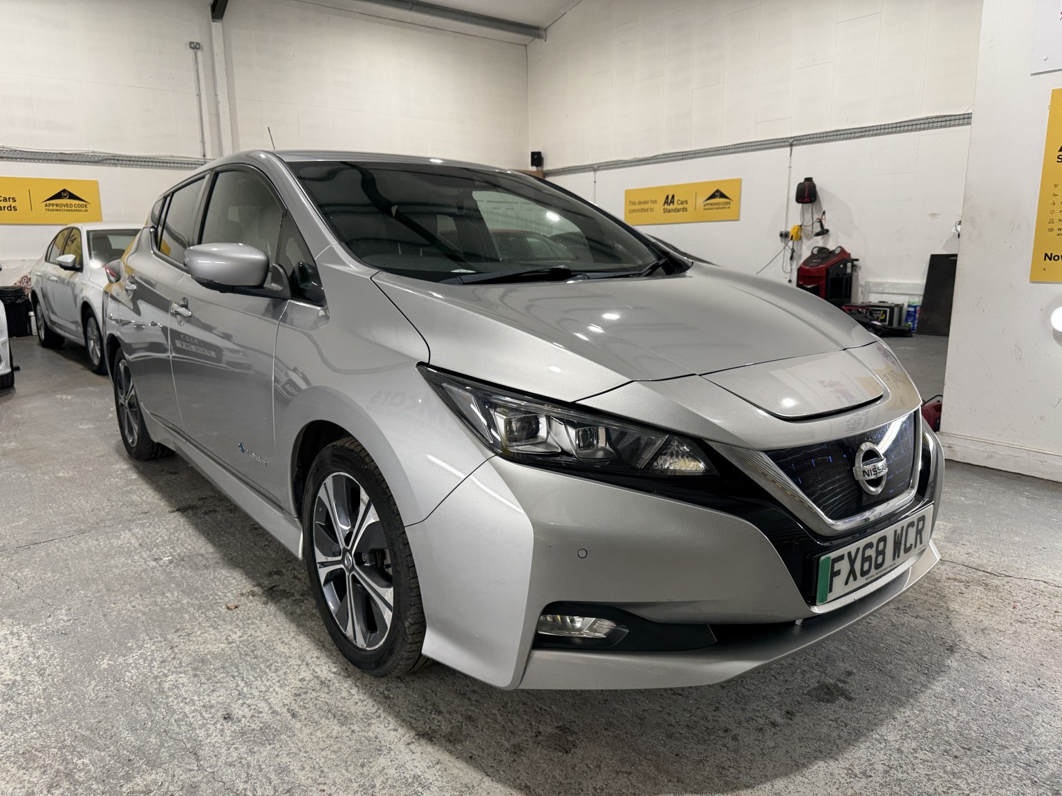 2018 Nissan LEAF 40kWh Tekna, exterior view 3