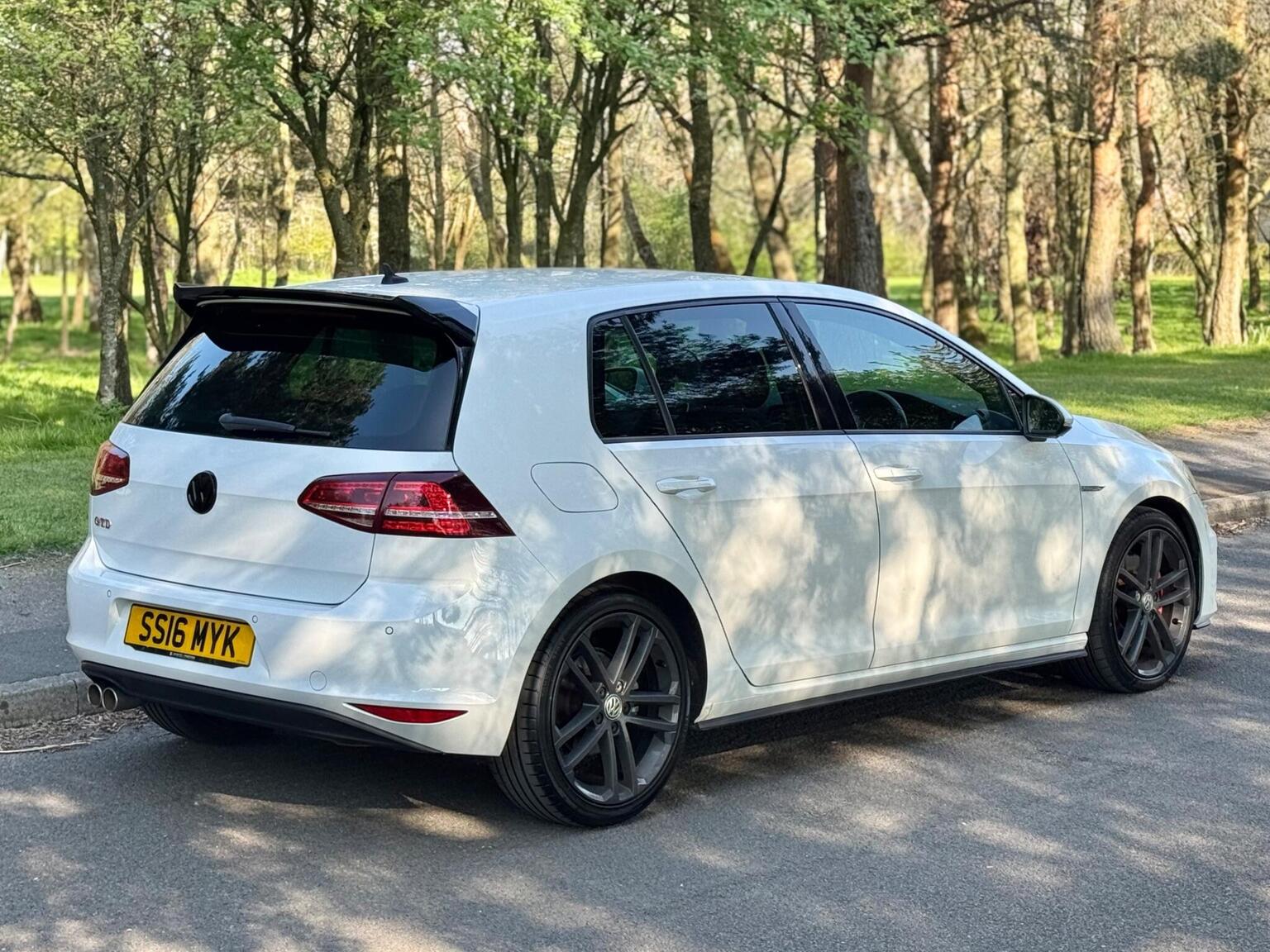 2016 Volkswagen GOLF 2.0 TDI BlueMotion Tech GTD Euro 6 (s/s) 5dr, exterior view 2