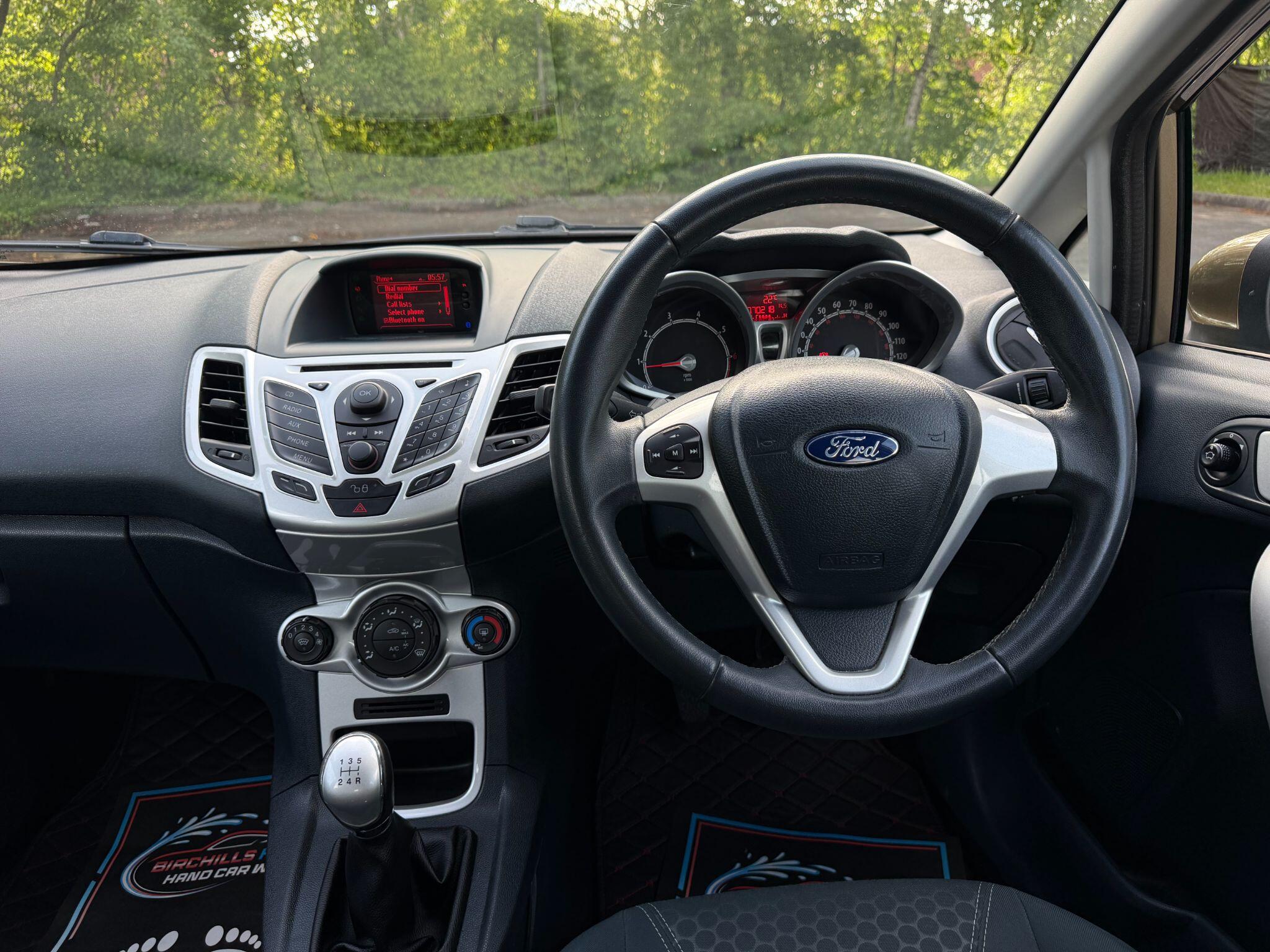 2012 Ford FIESTA 1.4 Zetec 5dr, exterior view 3