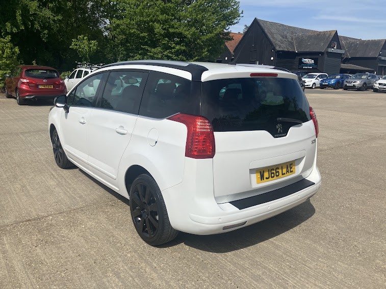 2016 Peugeot 5008 1.6 BlueHDi Allure Automatic, exterior view 3