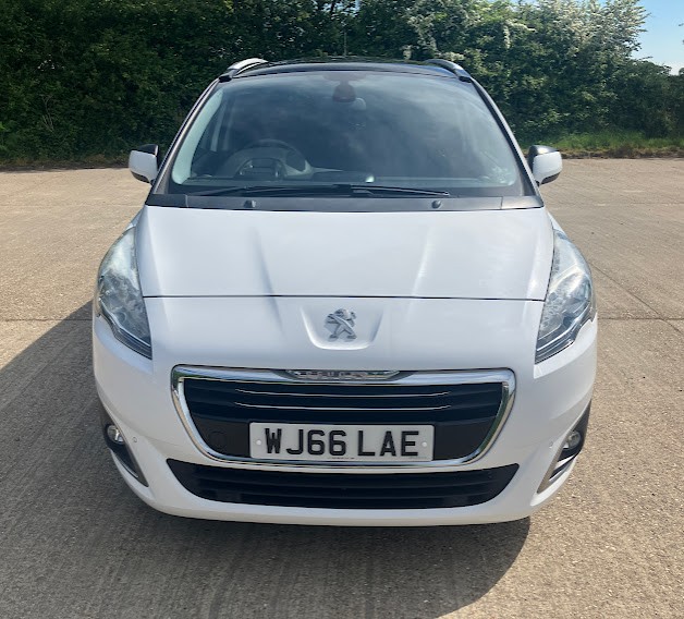 2016 Peugeot 5008 1.6 BlueHDi Allure Automatic, exterior view 4