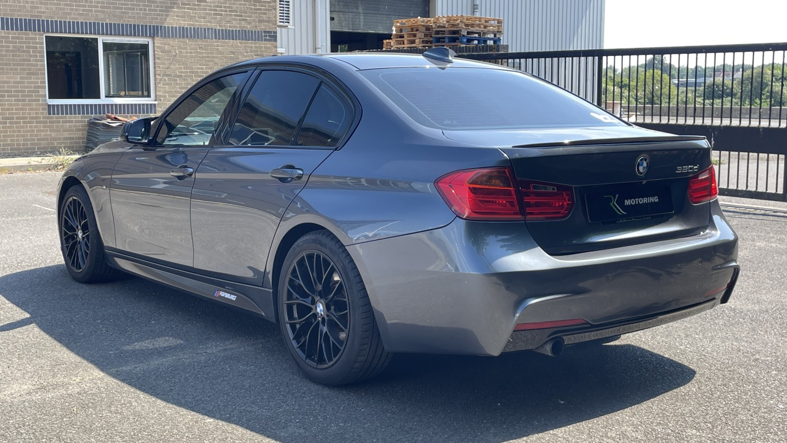 2014 BMW 3 SERIES 2.0 320d M Sport Saloon, exterior view 4