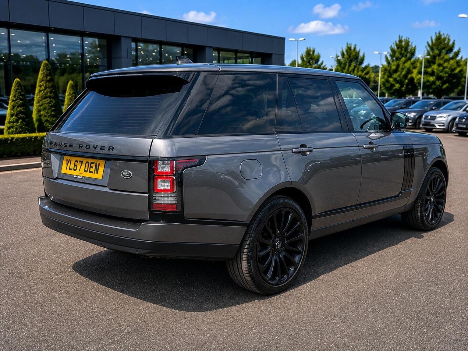 2017 Land Rover RANGE ROVER 3.0 TD V6 Vogue SE Auto 4WD Euro 6 (s/s) 5dr, exterior view 4