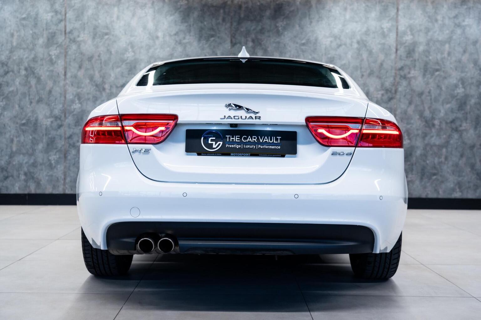 2017 Jaguar XE 2.0d Prestige Auto Euro 6 (s/s) 4dr, exterior view 3