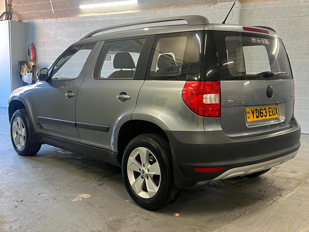 2013 Skoda Yeti 2.0 TDI S SUV 5dr Diesel Manual Euro 5 (110 ps), exterior view 3