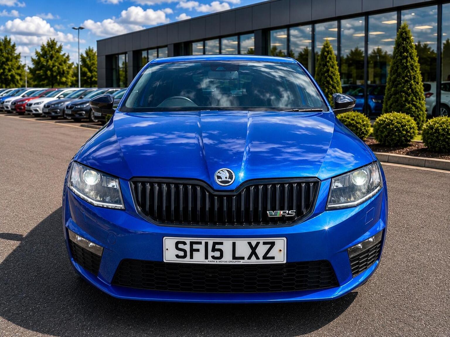 2015 Skoda OCTAVIA 2.0 TDI vRS Euro 6 (s/s) 5dr (SNav), exterior view 2