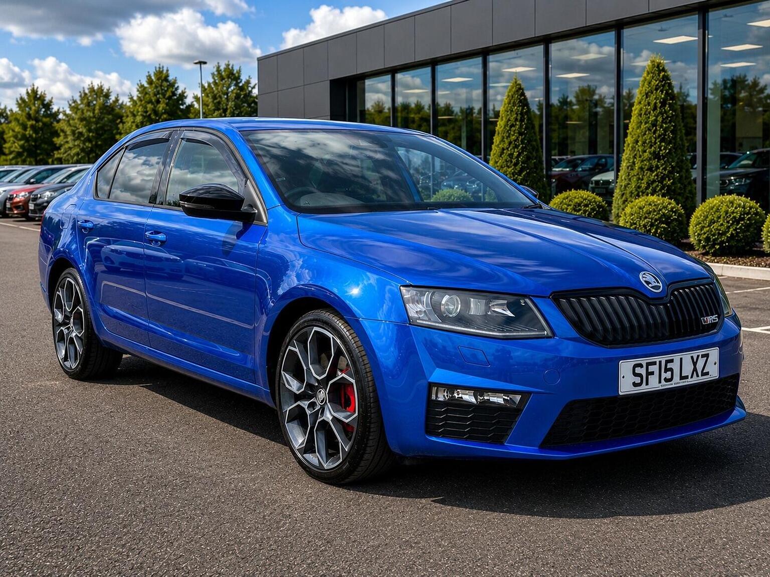2015 Skoda OCTAVIA 2.0 TDI vRS Euro 6 (s/s) 5dr (SNav), exterior view 3