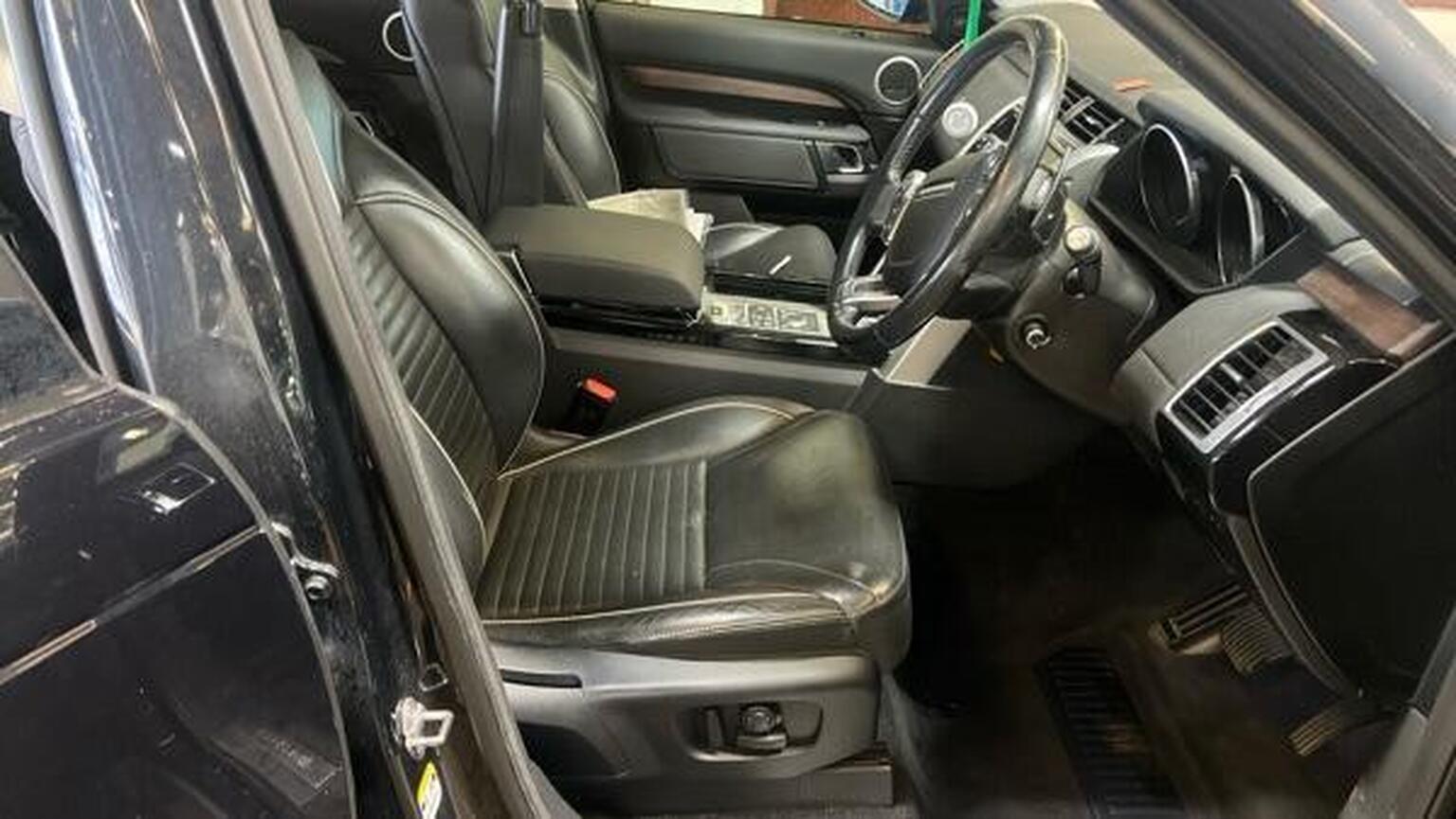 2017 Land Rover DISCOVERY 2.0 SD4 HSE Auto 4WD Euro 6 (s/s) 5dr, exterior view 3