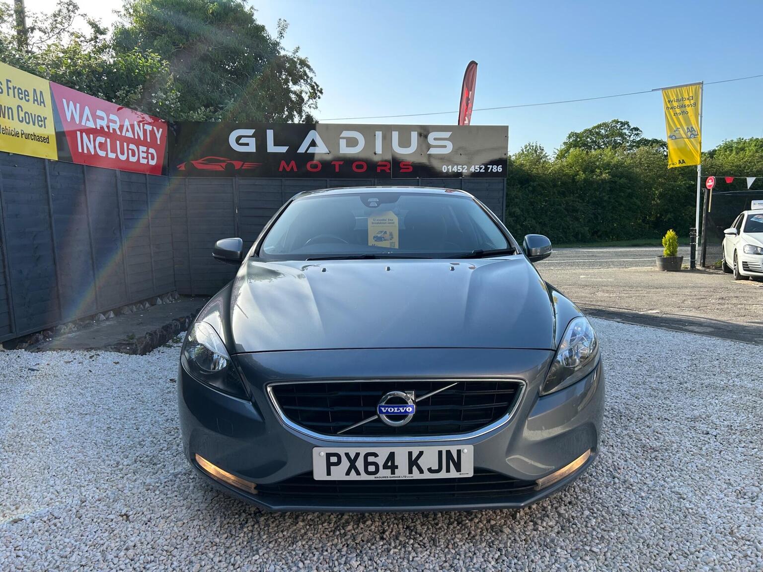 2014 Volvo V40 1.6 D2 SE Euro 5 (s/s) 5dr, exterior view 2