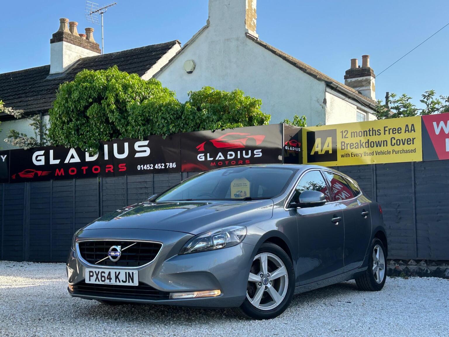 2014 Volvo V40 1.6 D2 SE Euro 5 (s/s) 5dr, exterior view 3