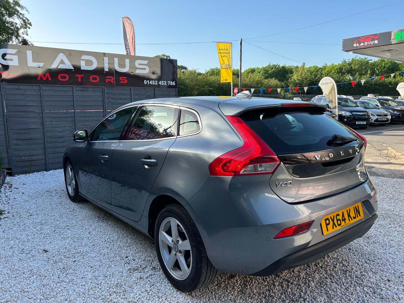 2014 Volvo V40 1.6 D2 SE Euro 5 (s/s) 5dr, exterior view 4