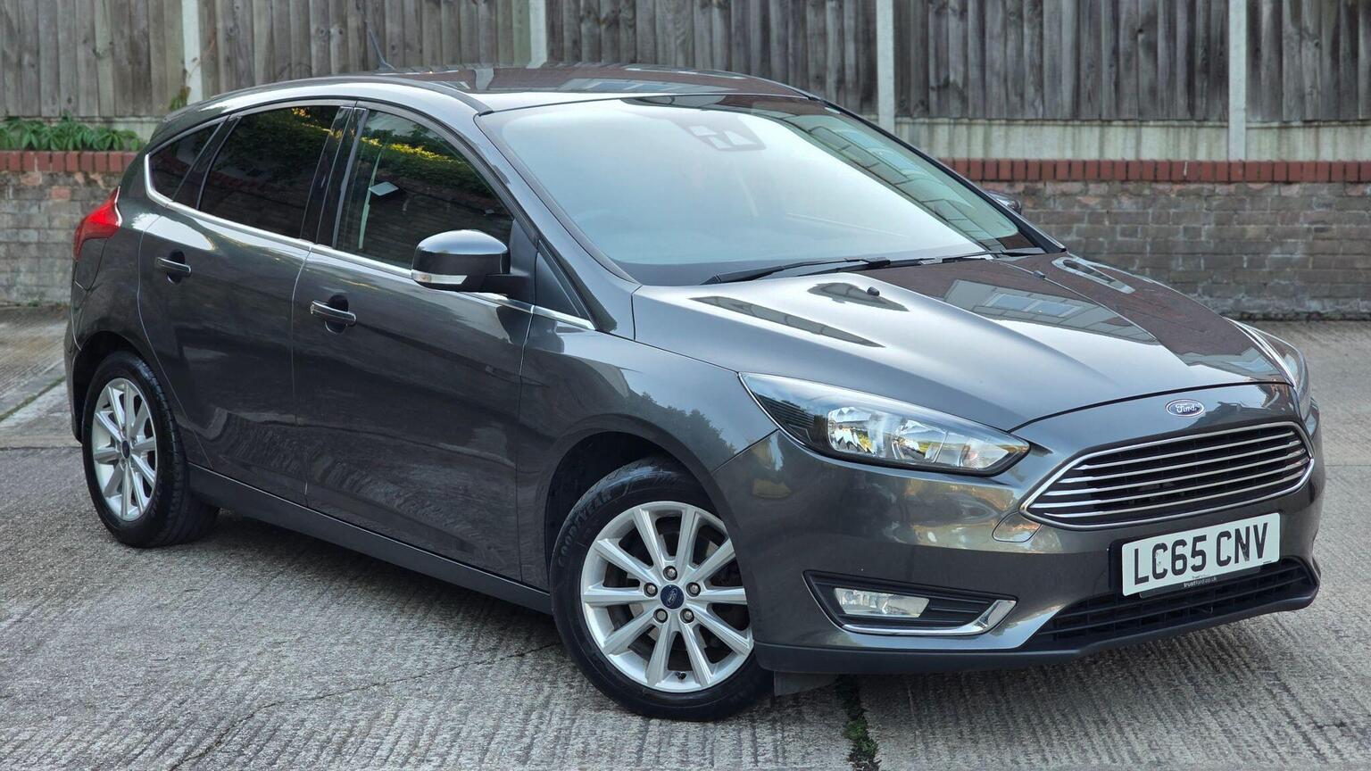 2015 Ford FOCUS 1.6 Titanium Powershift Euro 6 5dr, exterior view 2