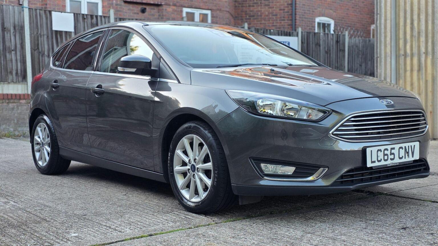 2015 Ford FOCUS 1.6 Titanium Powershift Euro 6 5dr, exterior view 4