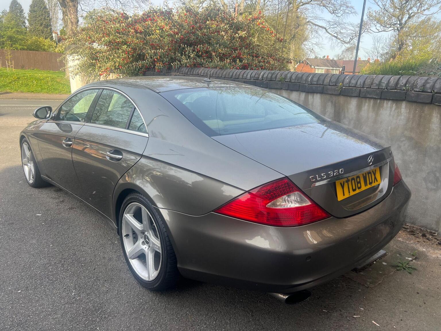 2008 Mercedes-Benz CLS 3.0 CLS320 CDI Coupe 7G-Tronic 4dr, exterior view 3