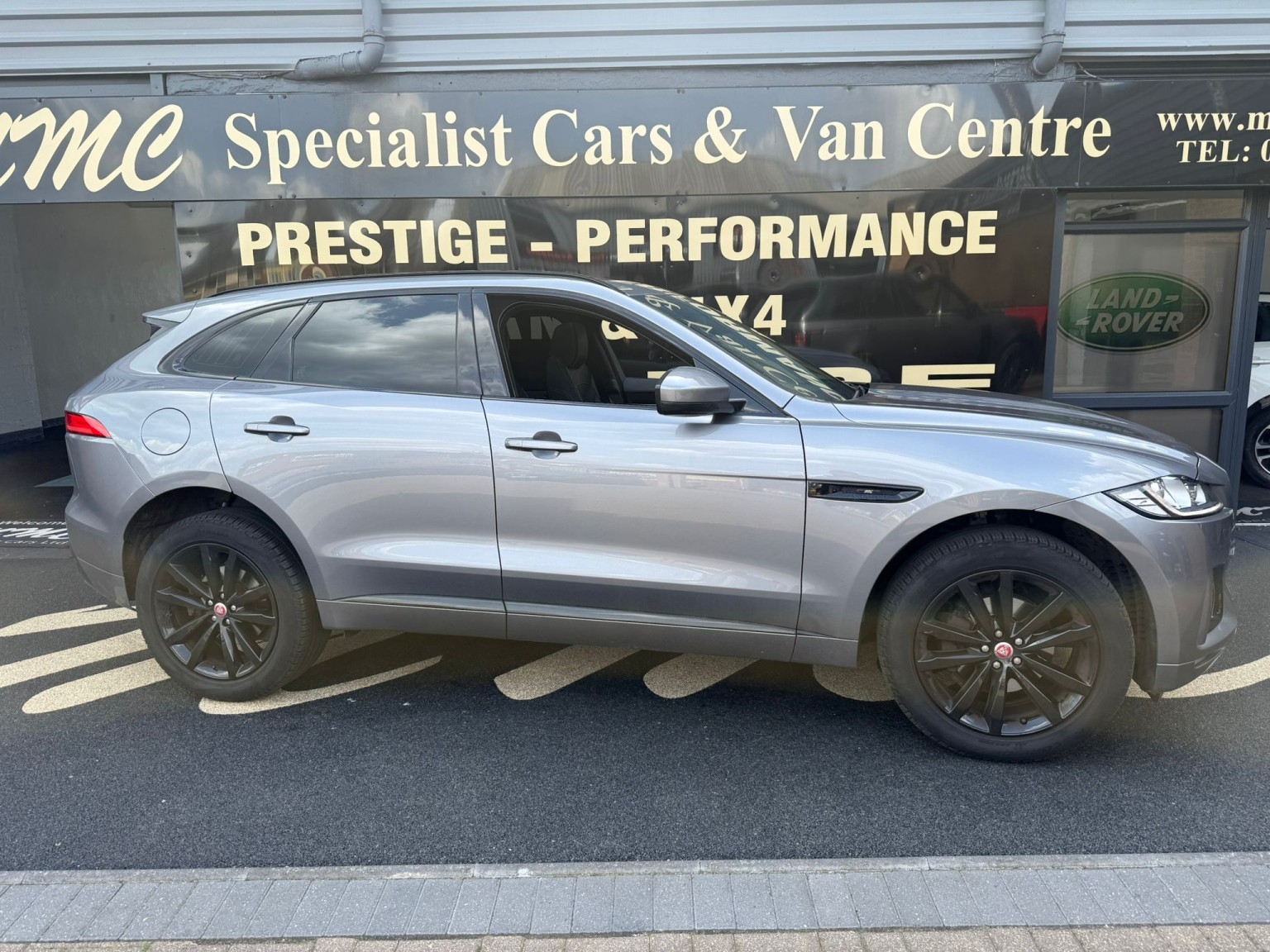 2020 JAGUAR F-PACE 2.0 D180 Chequered Flag