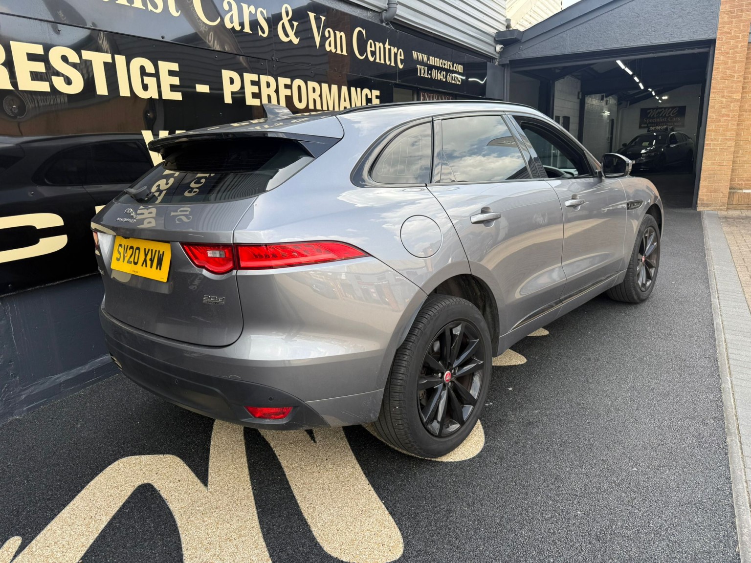 2020 Jaguar F-PACE 2.0 D180 Chequered Flag, exterior view 3