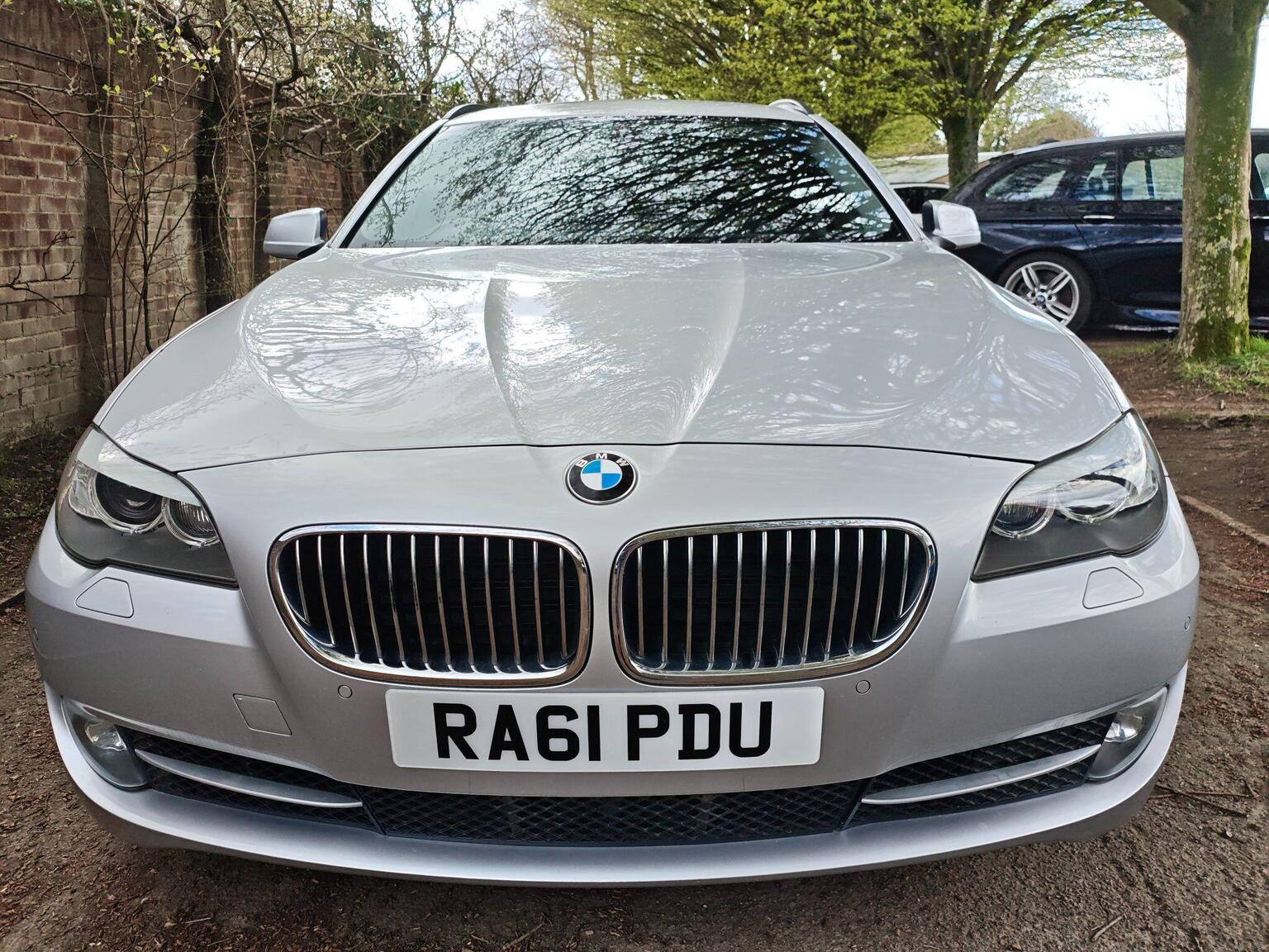 2011 BMW 5 SERIES 2.0 520i SE Touring Steptronic Euro 5 (s/s) 5dr, exterior view 2