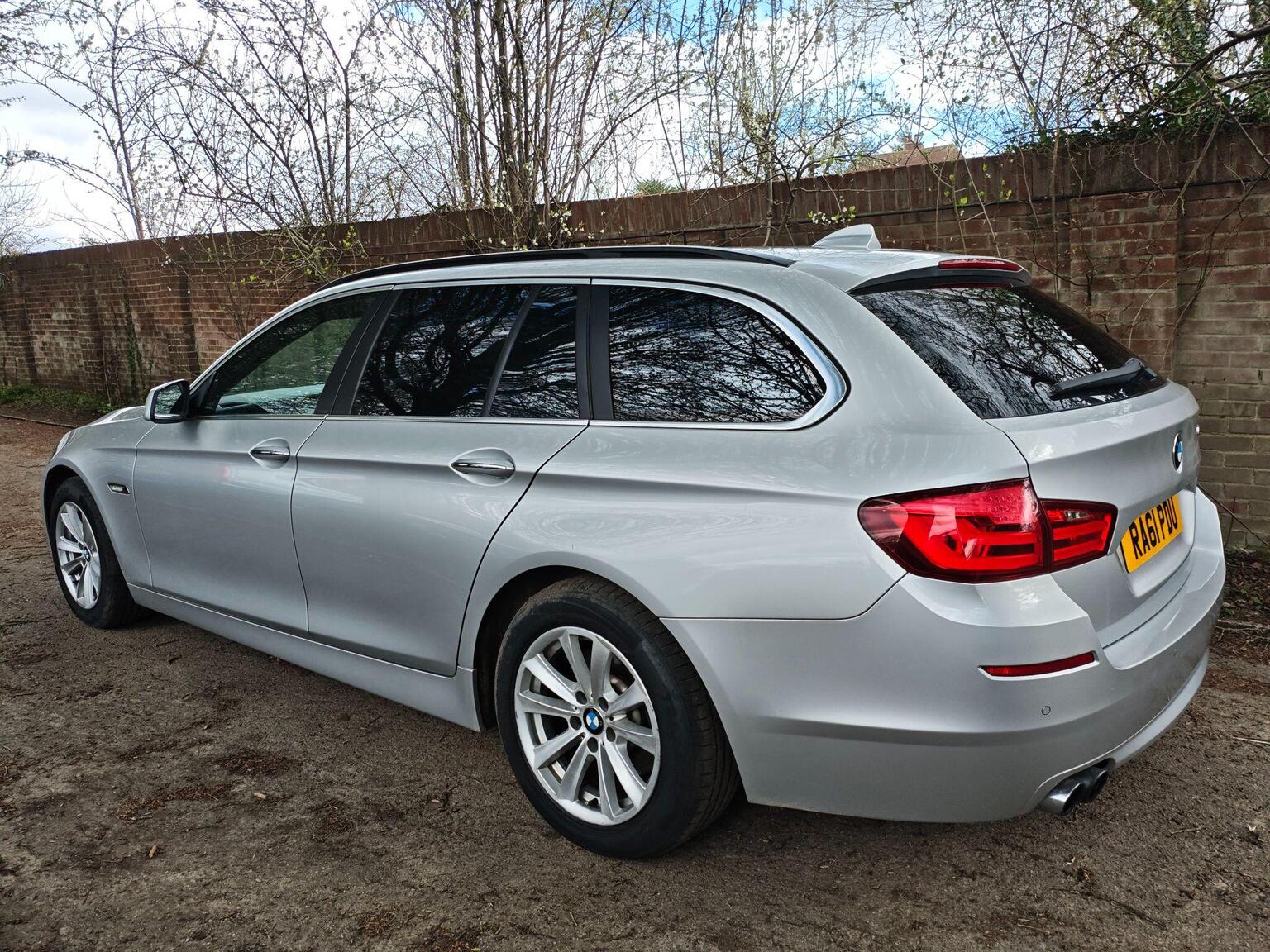 2011 BMW 5 SERIES 2.0 520i SE Touring Steptronic Euro 5 (s/s) 5dr, exterior view 3