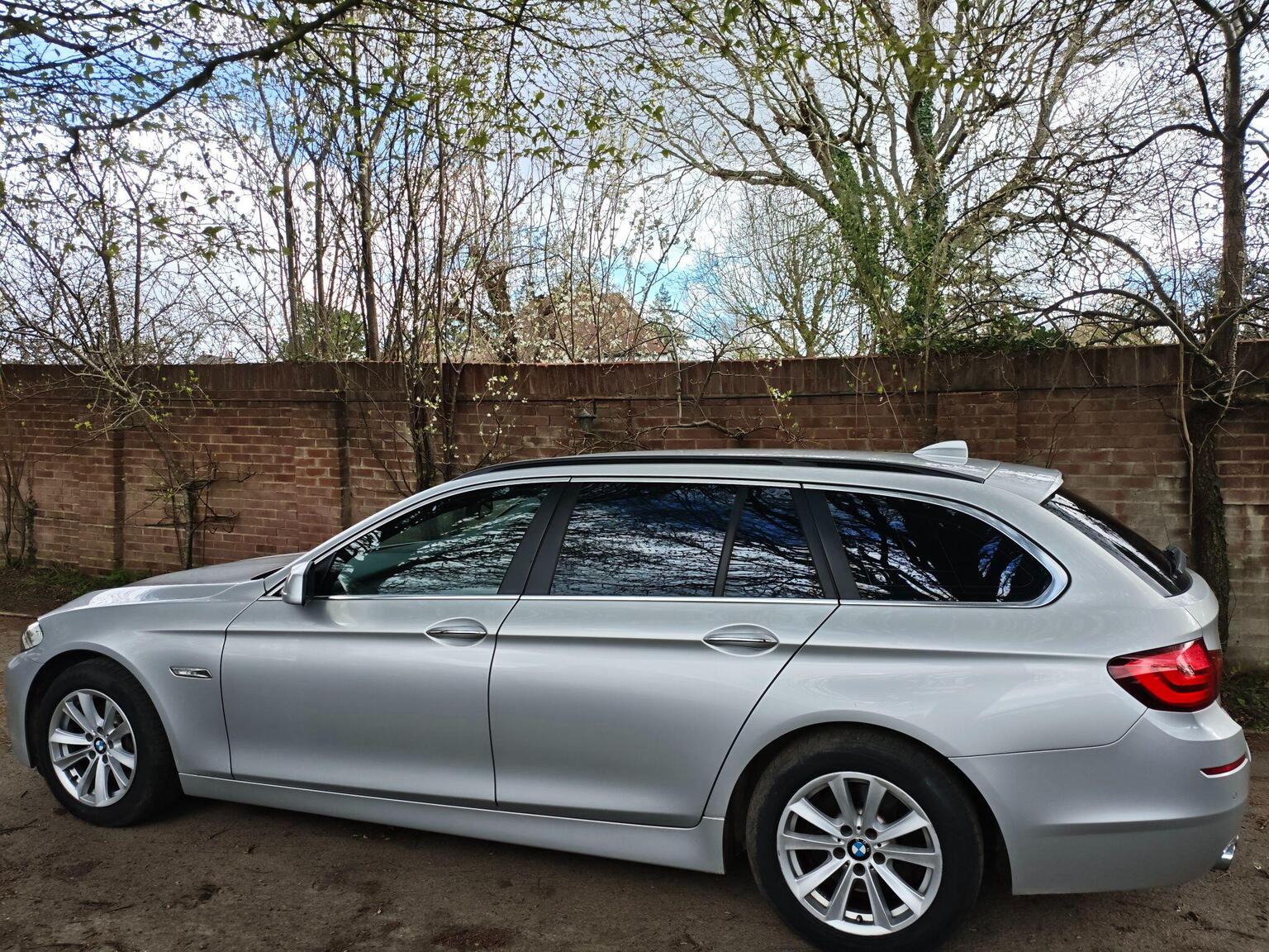 2011 BMW 5 SERIES 2.0 520i SE Touring Steptronic Euro 5 (s/s) 5dr, exterior view 4