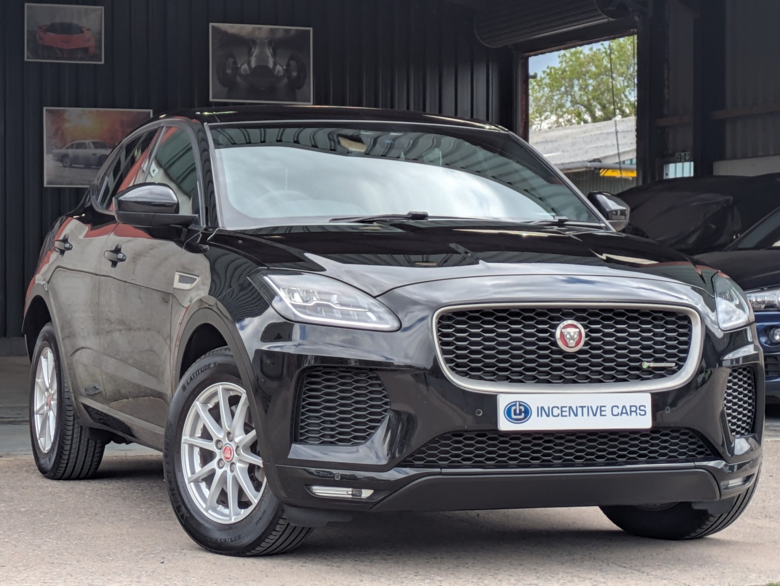 2019 JAGUAR E-PACE D180 R-Dynamic automatic. JAGUAR SERVICE HISTORY. REAR CAMERA. MICHELIN TYRES. STUNNING CONDITION.