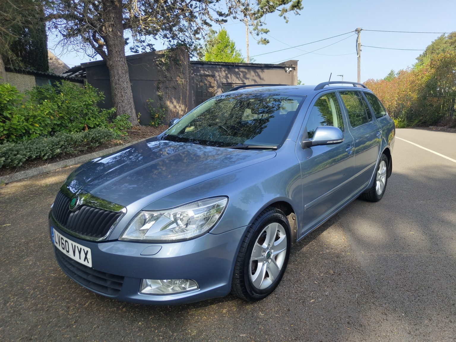 2011 Skoda OCTAVIA 1.4 TSI Elegance, exterior view 2