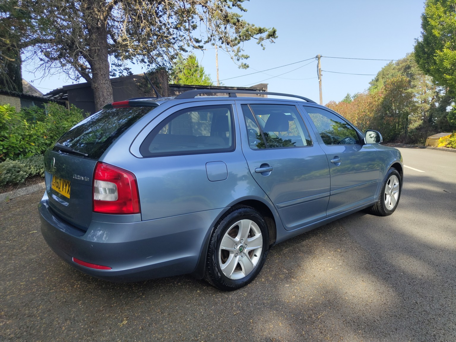 2011 Skoda OCTAVIA 1.4 TSI Elegance, exterior view 3