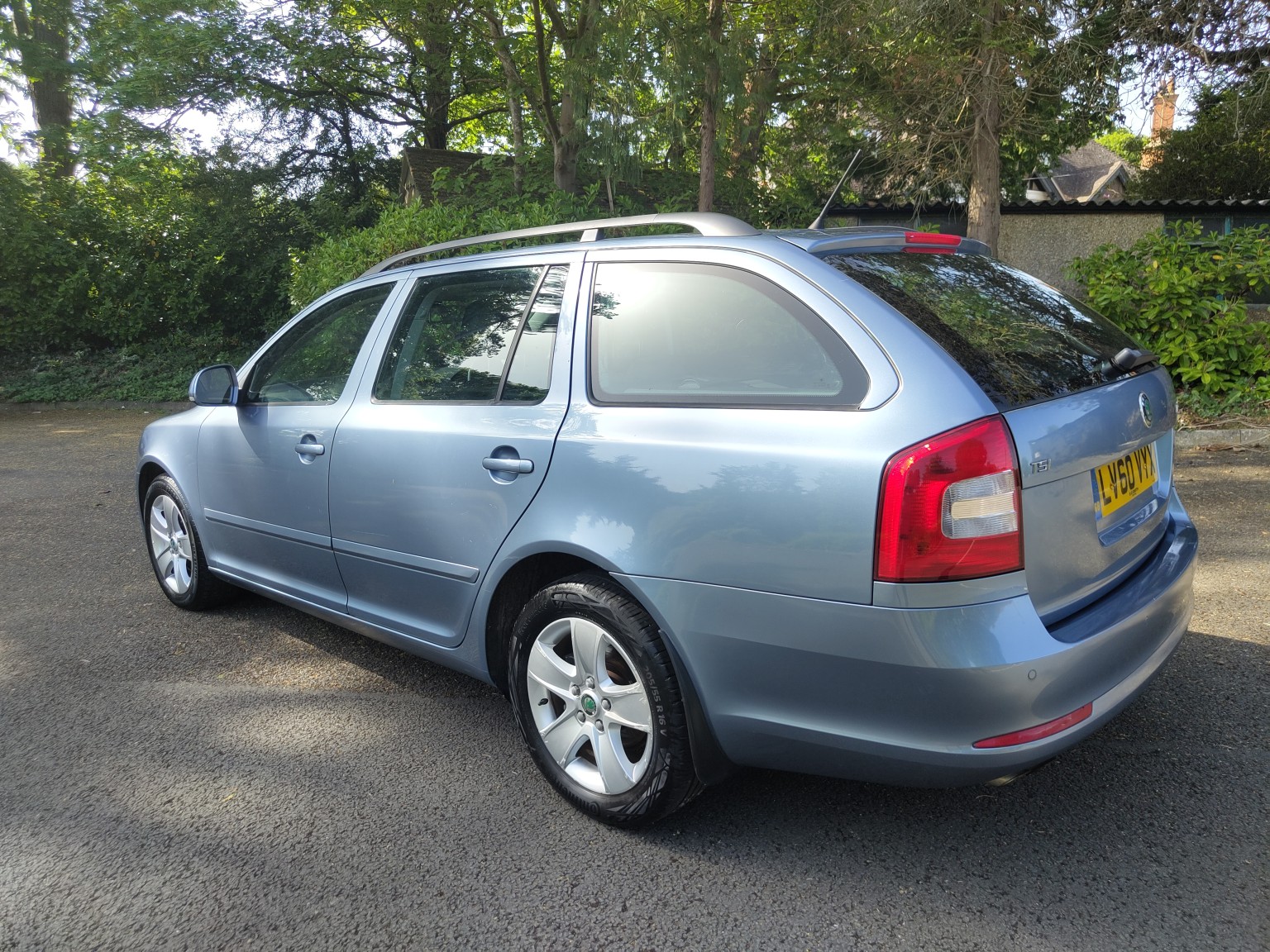 2011 Skoda OCTAVIA 1.4 TSI Elegance, exterior view 4