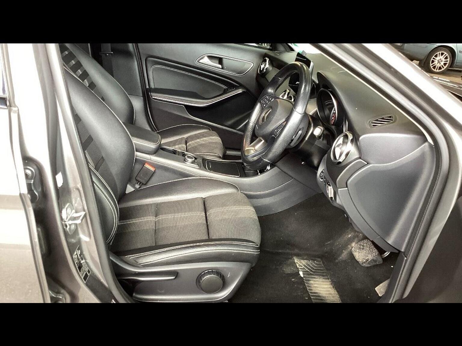 2019 Mercedes-Benz GLA 1.6 GLA180 Urban Edition 7G-DCT Euro 6 (s/s) 5dr, exterior view 4