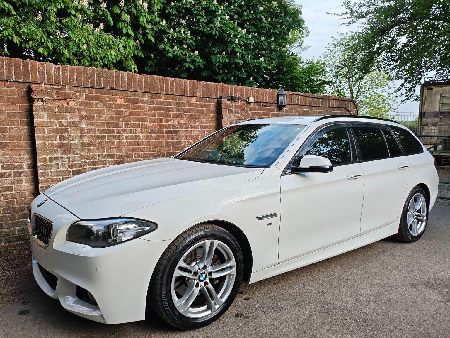 2014 BMW 5 SERIES 2.0 520i M Sport Touring Auto Euro 6 (s/s) 5dr for sale, exterior front view