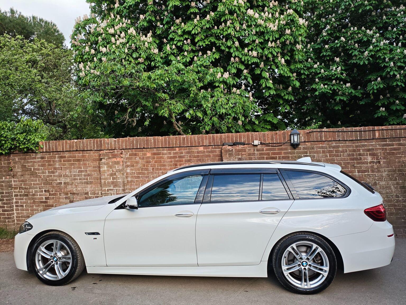 2014 BMW 5 SERIES 2.0 520i M Sport Touring Auto Euro 6 (s/s) 5dr, exterior view 3